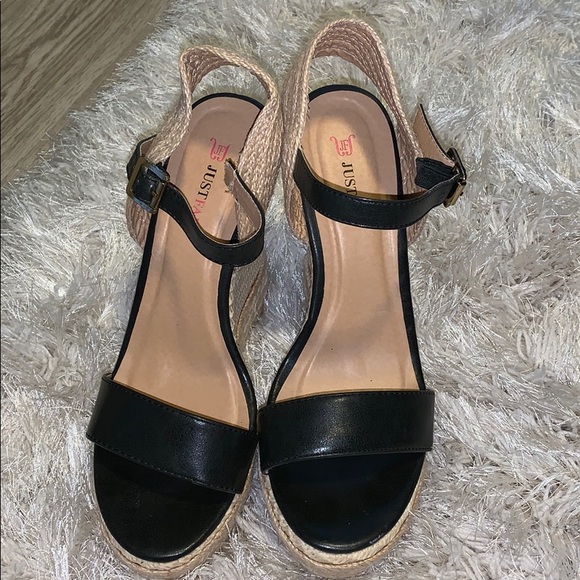 Shoe - Picture 3 of 3